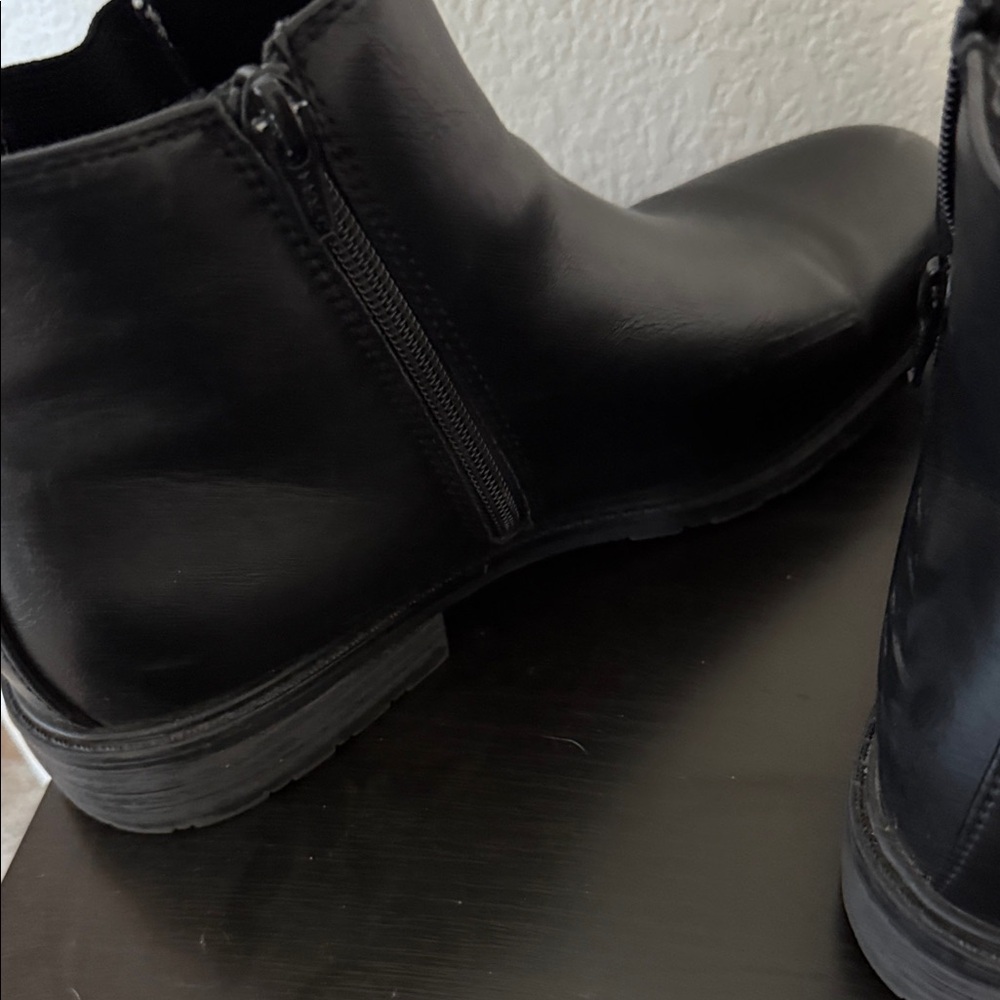 Sonoma Classic Black Ankle Booties - Picture 4 of 7